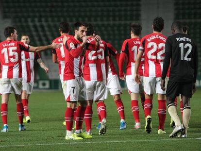 Los jugadores del Athletic celebran un gol en la eliminatoria ante el Intercity.