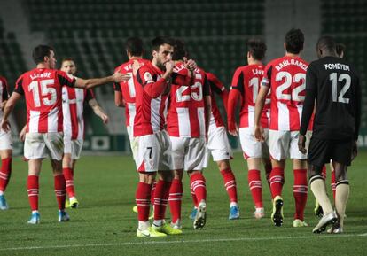 Los jugadores del Athletic celebran un gol en la eliminatoria ante el Intercity.