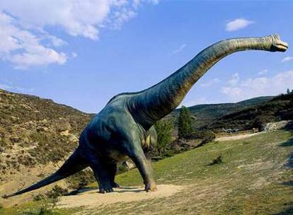 En el barranco de Valdecevillo, en La Rioja, se alza la reproducción de un braquiosaurio a tamaño natural: unos 23 metros.