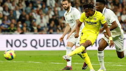 Samu Chukwueze, en la acción de su primer gol en el Bernabéu.