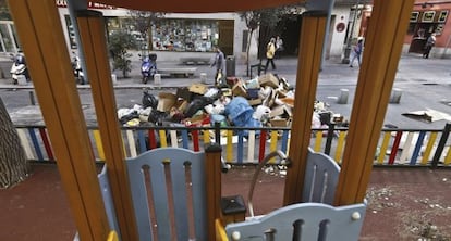 Basura en la calle de Jes&uacute;s. 