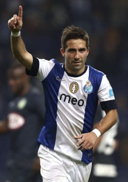 Moutinho celebra un tanto ante el Vitoria de Setúbal