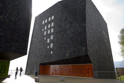 Biblioteca España, del arquitecto Giancarlo Mazzanti, en la ciudad de Medellín.