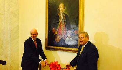 Embajador de Espa&ntilde;a en Washington con el senador Bob Men&eacute;ndez.
