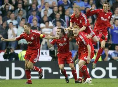 Los jugadores del Liverpool festejan el triunfo
