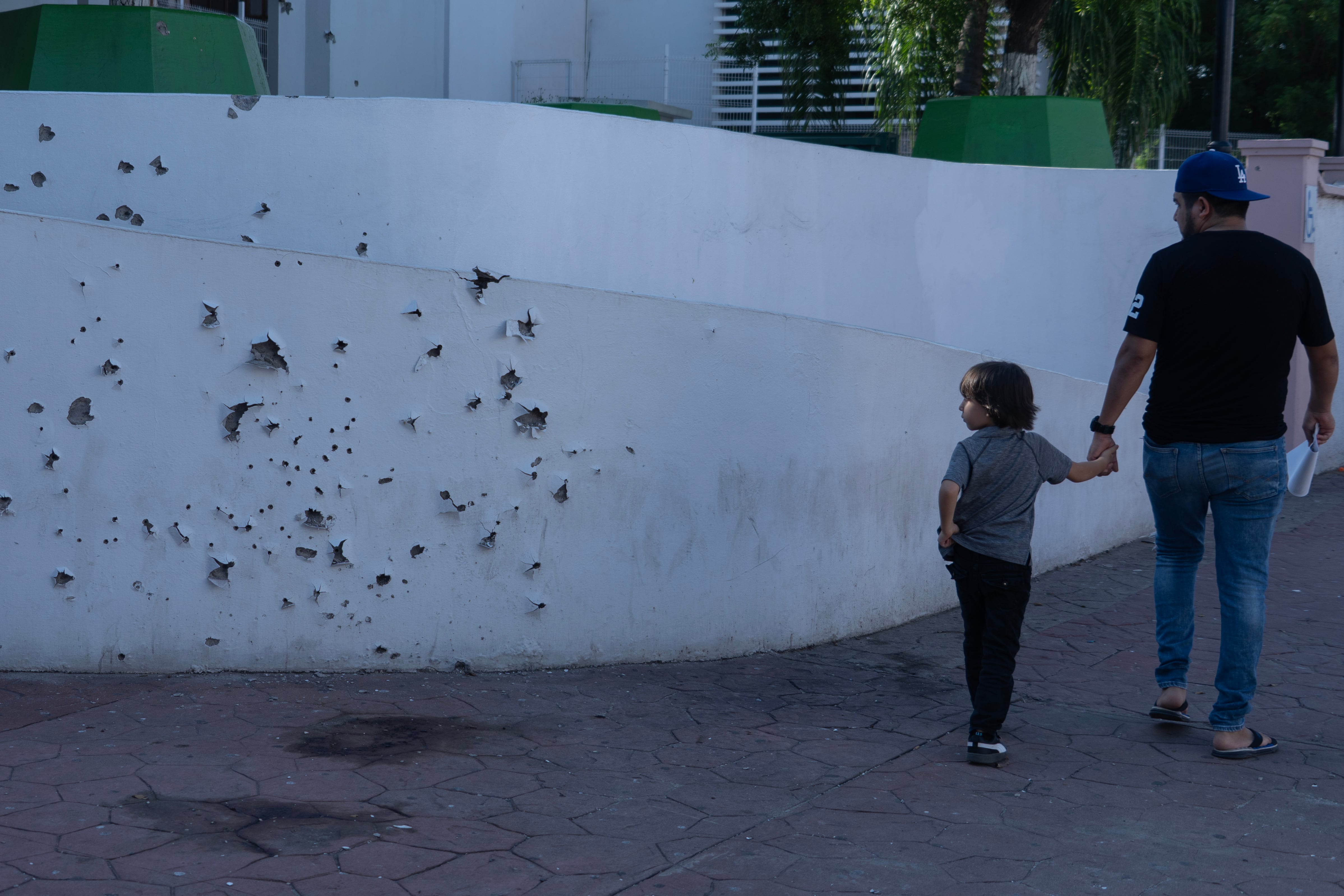 Fachada del Hospital Civil de Culiacán tras un ataque la tarde del viernes 29 de agosto en Culiacán, Sinaloa.