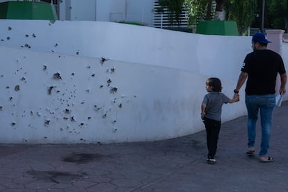 Fachada del Hospital Civil de Culiacán tras un ataque la tarde del viernes 29 de agosto en Culiacán, Sinaloa.