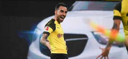 Alcácer festeja un tanto con el Dortmund.