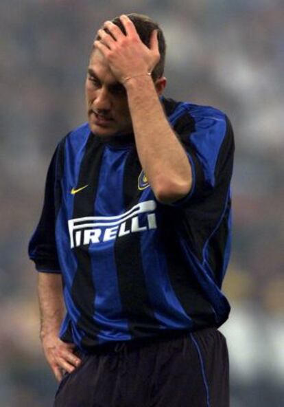 Vieri lamenta una ocasión fallada durante un partido con el Inter de Milán