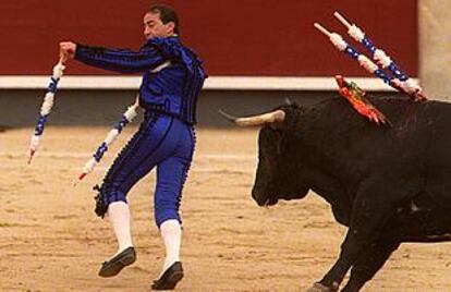 Luis Francisco Esplá, en el tercer toro de la tarde.