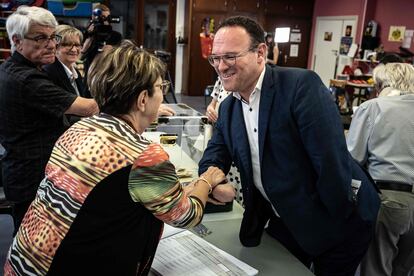 Damien Abad, tras votar en la primer jornada de las elecciones legislativas, el pasado domingo en Ain, en el sudeste de Francia.