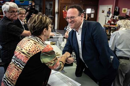 Damien Abad, tras votar en la primer jornada de las elecciones legislativas, el pasado domingo en Ain, en el sudeste de Francia. 