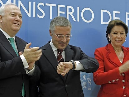 Miguel Ángel Moratinos, José Blanco y Magdalena Álvarez, durante el acto de relevo en Fomento.
