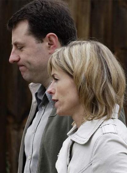 Los McCann, a su llegada a una misa por su hija ayer en Rothley.