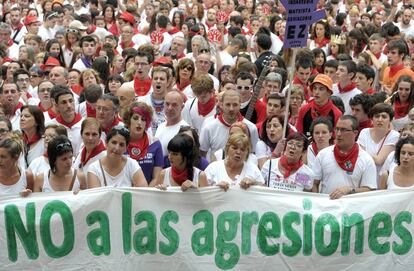 Manifestación de repulsa a la agresión sexual contra una joven la madrugada de este jueves en los Sanfermines.