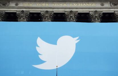 Logo de Twitter a la façana del New York Stock Exchange.