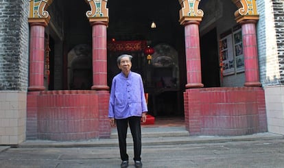 Liang Jieyun, una de las pocas “mujeres que se peinaban solas” supervivientes, en Bingyutang.