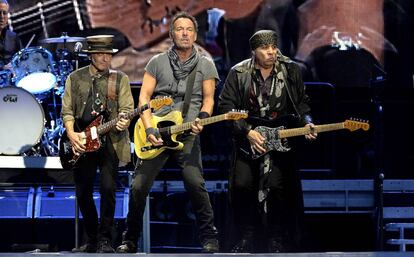 Nils Logfren, Bruce Springsteen y Steven Van Zandt en el concierto de Madrid.