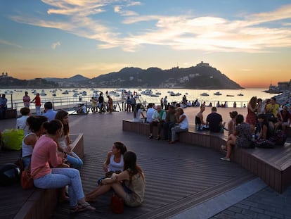 Atardecer en la bah&iacute;a de la Concha, en San Sebasti&aacute;n. 