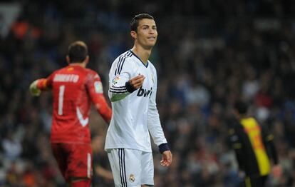 Ronaldo se queja durante el partido.