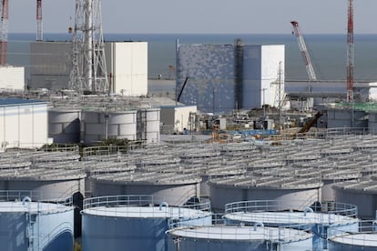 Tanques de agua contaminada son almacenados en la central de Fukushima Daiichi (Japón). EFE/Archivo