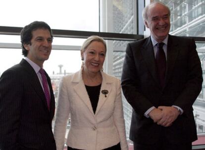 Jaime Bermúdez, Benita Ferrero-Waldner y José Antonio García Belaúnde, ayer en Bruselas.