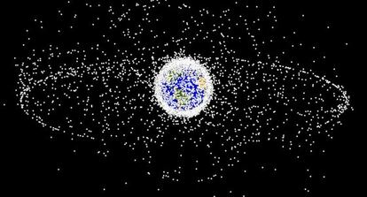 Imagen de la basura espacial que orbita alrededor de la Tierra.