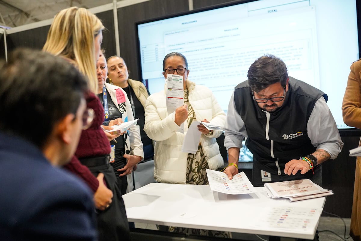 El Pacto Histórico no ha recuperado ninguna curul en el Senado: así se vive  una jornada de escrutinios en Colombia | Elecciones Presidenciales Colombia  | EL PAÍS América Colombia