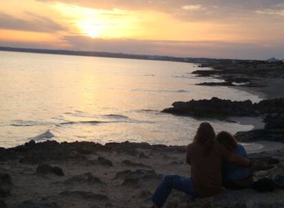 Los atardeceres de Formentera frente a sus playas vírgenes sirven de inspiración para muchos artistas que se enamoran de la isla