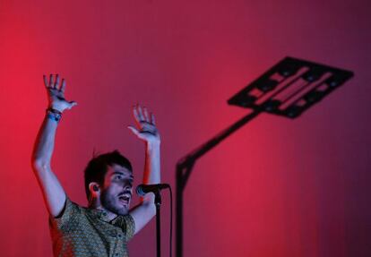El cantante de Vetusta Morla, Juan Pedro Martín, en el concierto del viernes en Madrid.