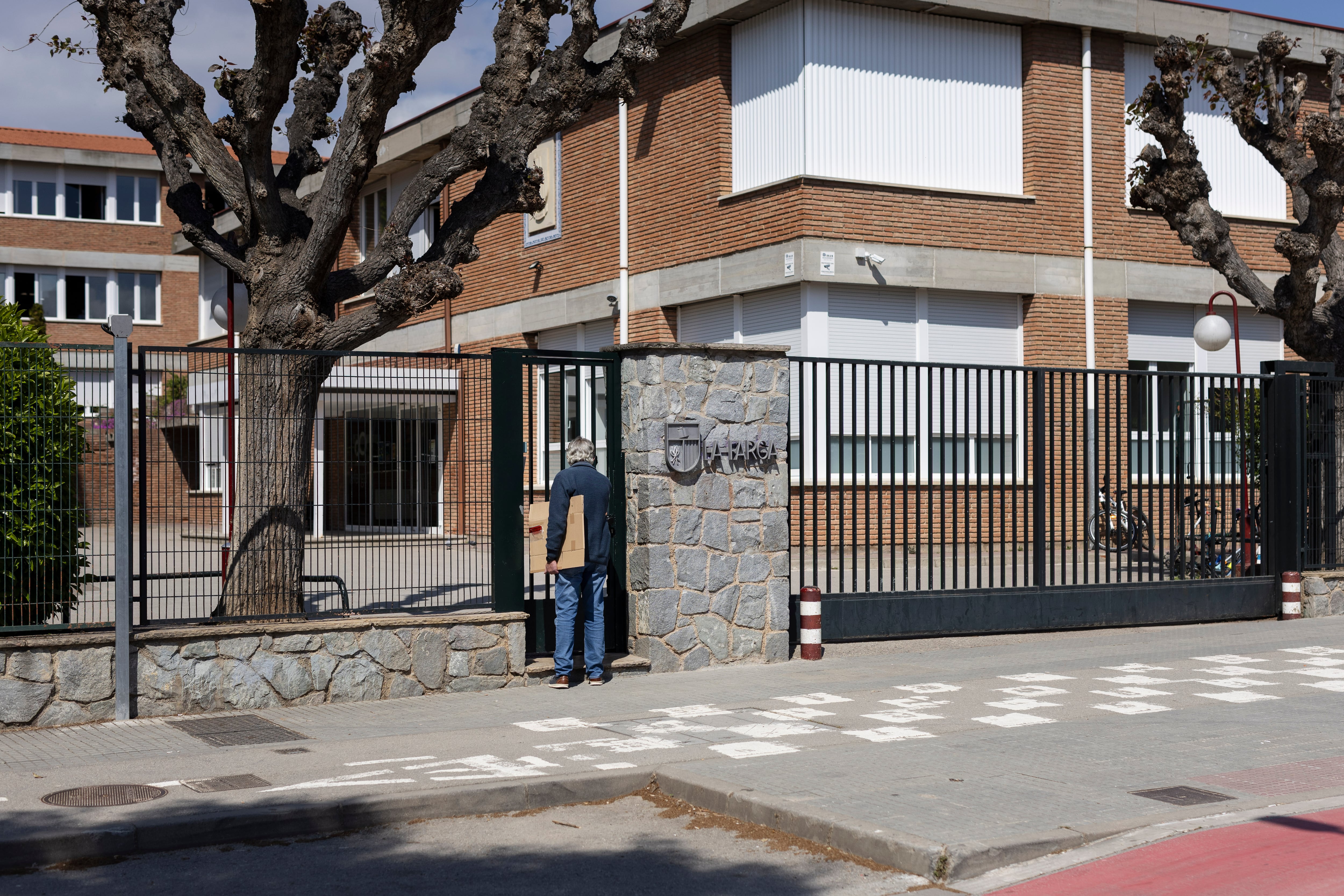 Las inscripciones en las escuelas del Opus La Farga y la Vall caen hasta un 14% tras anunciar su paso a privadas