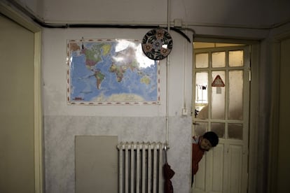 Sus padres a trabajar, ellos a estudiar. La escuela es el lugar de integración natural para los niños inmigrantes. En las aulas de los colegios madrileños conviven una pluralidad de acentos.