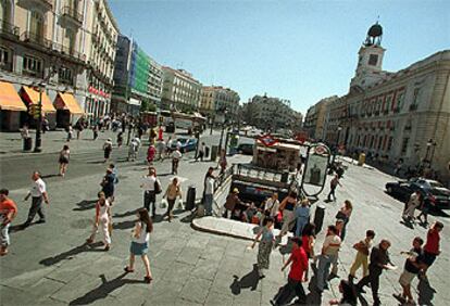 Vista de la Puerta del Sol, donde el Ministerio de Fomento tiene previsto construir la <i>macroestación</i> subterránea.