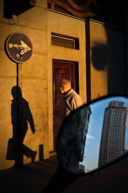 'Madrid es luz'. La fotografía ganadora del certámen fue tomada durante un atardecer del mes de enero. El autor, Luis Camacho, es colaborador de medios como 'Esquire' y 'Forbes'. El premio es único y está dotado con 12.000 euros.