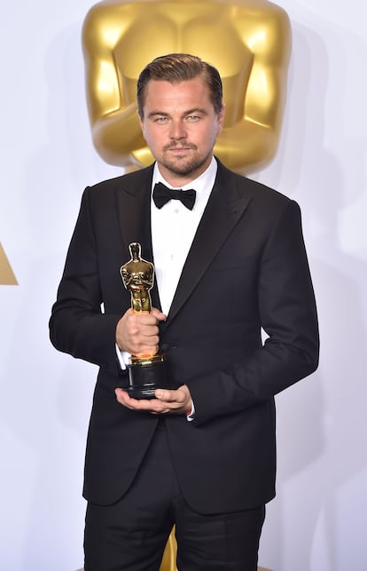 2016 – Leonardo DiCaprio. Clásico y atemporal, es decir, perfecto, era el esmoquin con el que DiCaprio recibió el Oscar a Mejor Actor por 'El Renacido'.