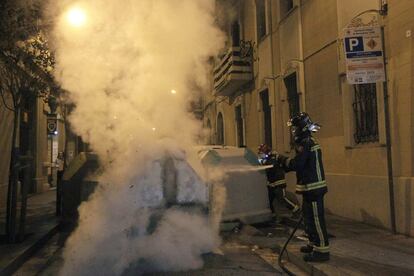 El moviment ‘okupa’ sembra el caos a Gràcia amb una manifestació amb diverses destrosses després del desallotjament del casal popular Tres Lliris.