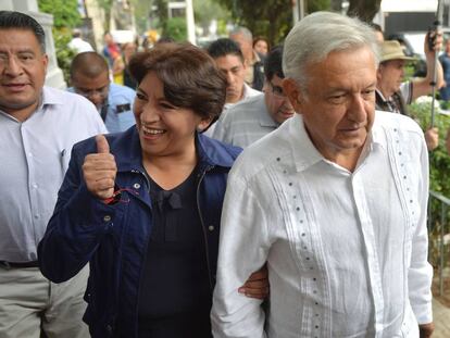 Delfina G&oacute;mez y Andr&eacute;s Manuel L&oacute;pez Obrador, este viernes.