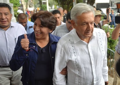 Delfina G&oacute;mez y Andr&eacute;s Manuel L&oacute;pez Obrador, este viernes.