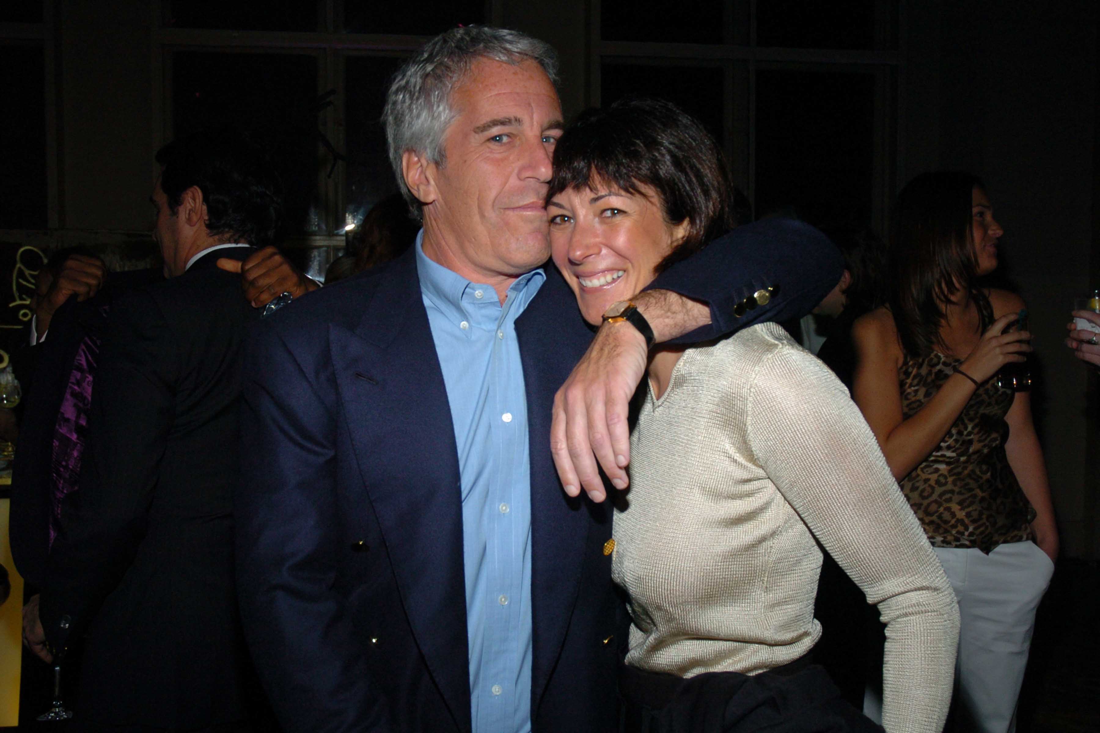 Jeffrey Epstein y Ghislaine Maxwell, en 2005 en Nueva York.