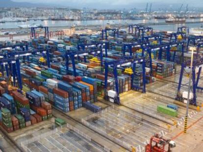 Una vista de la terminal de contenedores del puerto de Algeciras.