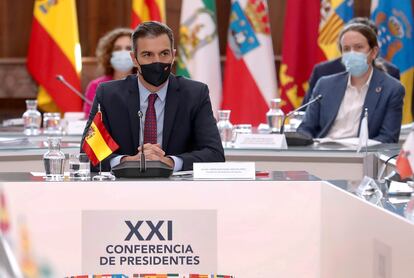 Pedro Sánchez y Pablo Iglesias al inicio de la Conferencia de Presidentes que tuvo lugar en San Millán de la Cogolla.