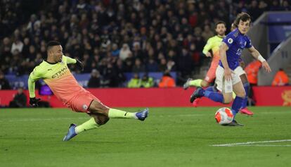 Gabriel Jesus marca el gol del City.