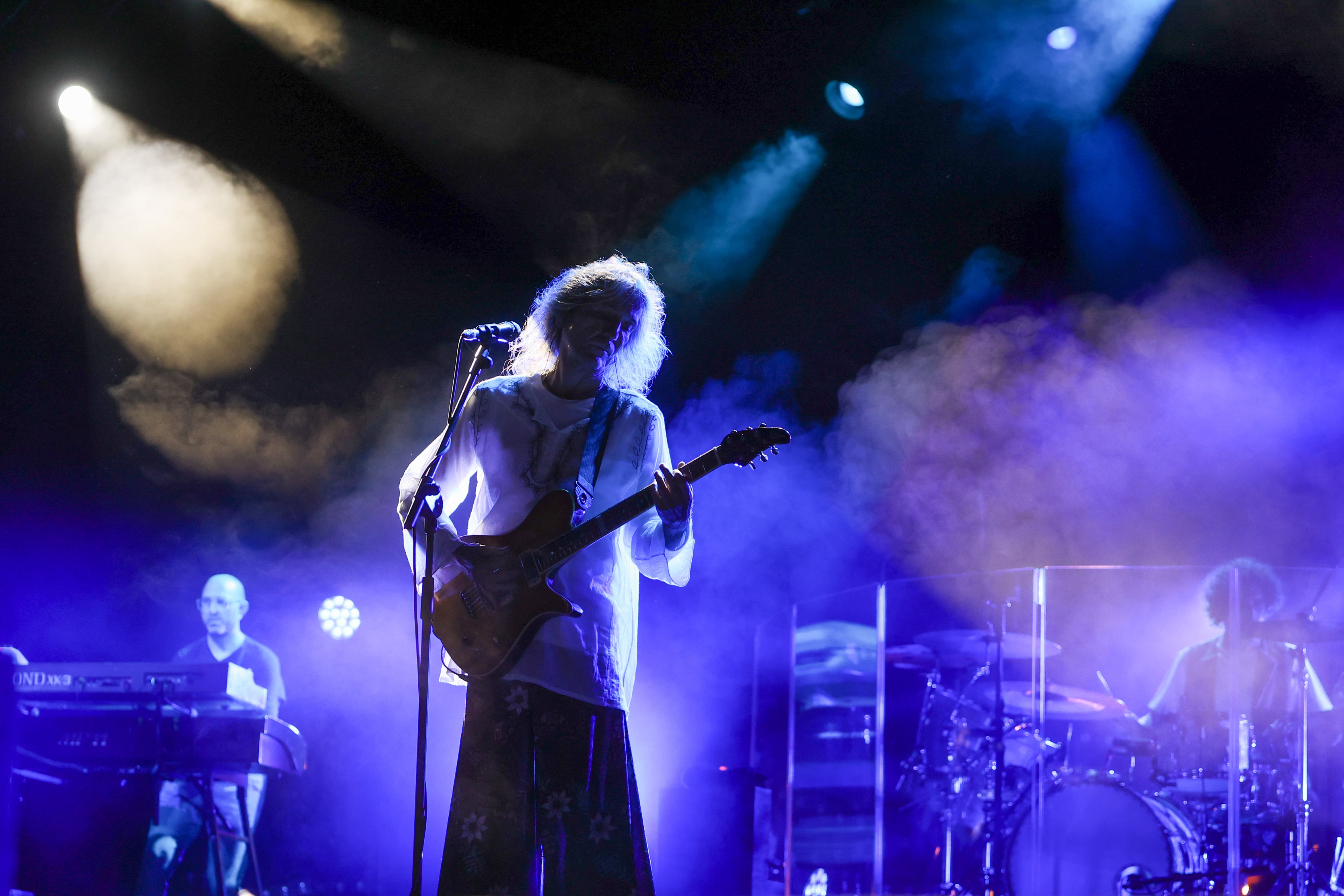 Robe Iniesta, en un concierto en Cáceres en 2022.