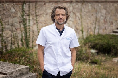 El doctor Javier Albares el 9 de julio en Barcelona.