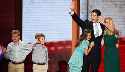 Paul Ryan con su esposa, Janna Ryan, y los tres hijos de la pareja.