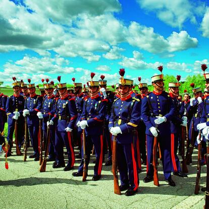 Miembros de la Guardia Real en formación en El Pardo. Están concentrados en tres cuarteles, son en torno a 1.700 y su presupuesto es de 45 millones de euros.
