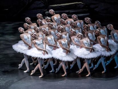 'El lago de los cisnes', por el Ballet Nacional de Praga.
