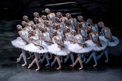 'El lago de los cisnes', por el Ballet Nacional de Praga.