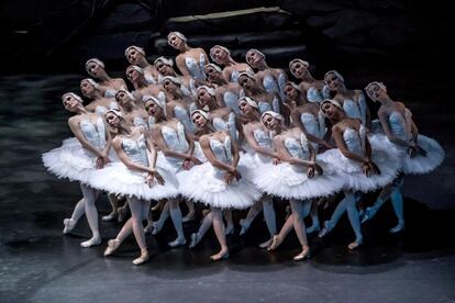 'El lago de los cisnes', por el Ballet Nacional de Praga.