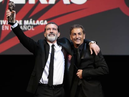 Antonio Banderas y Javier Banderas durante la gala de clausura de la 20 edición del festival de cine de Málaga en 2017. 